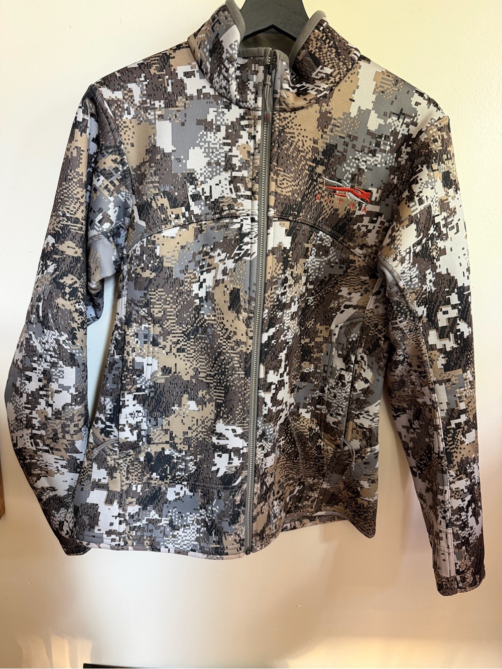 Sitka Women’s Traverse Jacket Soft-shell Jacket - Color: Optifade Elevated II - Picture 5 of 10